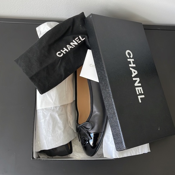CHANEL Classic Ballet Pumps- Lambskin and Patent Toe - Picture 13 of 13